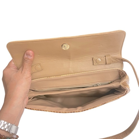 Vintage Clemente Brown Snakeskin
Bow Crossbody Bag - Picture 10 of 16